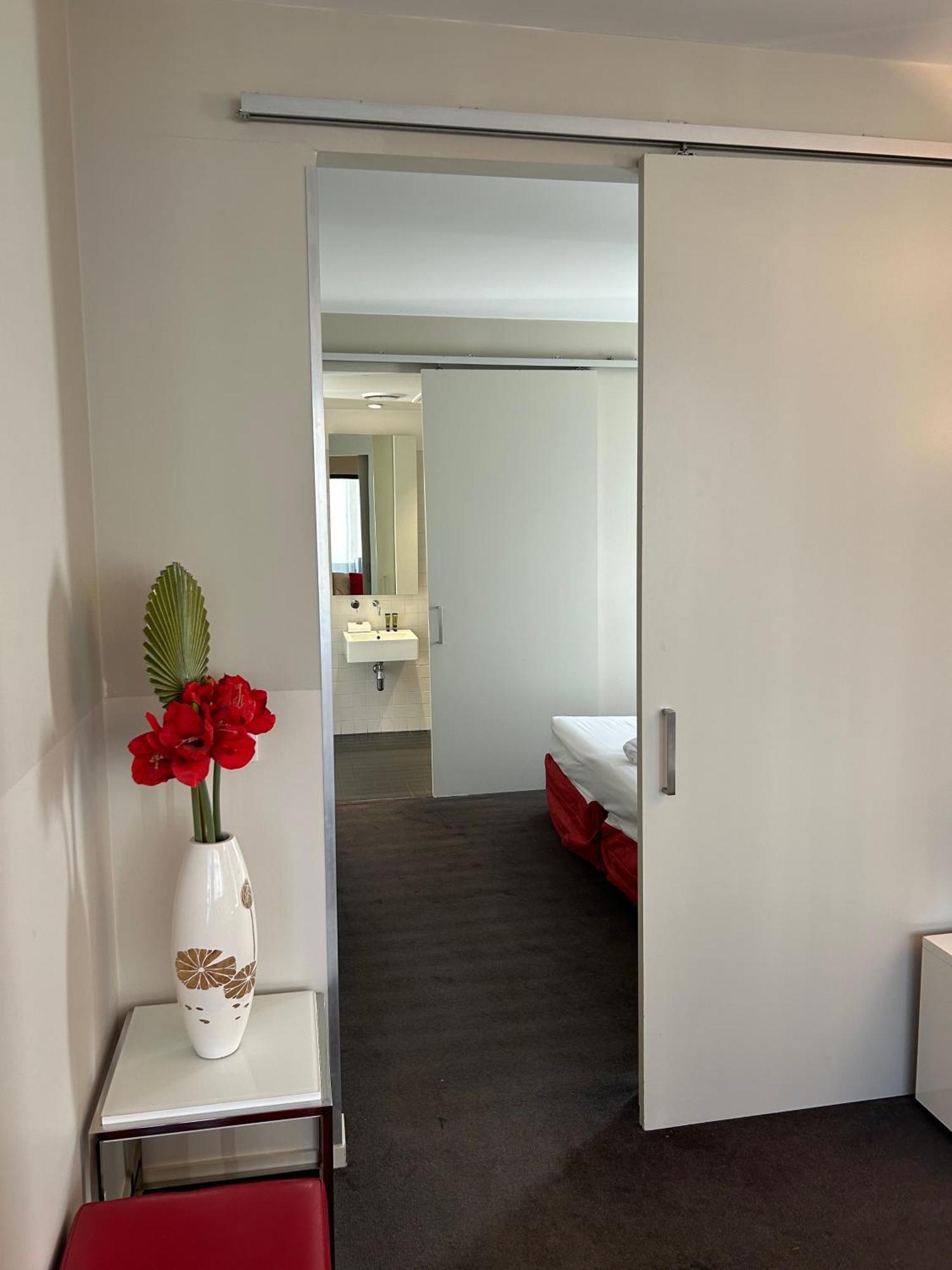 Adele Apartment Hotel East Melbourne Exterior photo